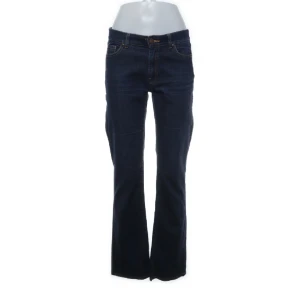 Bootcut jeans❤️ - Supercoola lowrise bootcut jeans från märket sand byxorna har varit väl omhändertagen❤️ säljer pga dom är lite stora för mig🤩