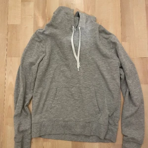 Hoodie - Säljer denna hoodie i storlek M.