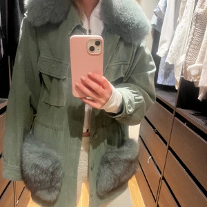 såå fin jacka från custommade - Saknar dock snöret som ska sitta i mitten men jag har satt dit ett annat!