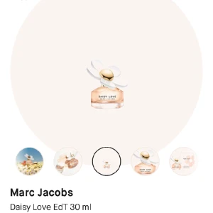 Marc Jacobs parfym  - Säljer denna parfym som luktar såå gott! Ungefär allt är kvar, skriv för egna bilder!🩷 Kostar 750kr ny