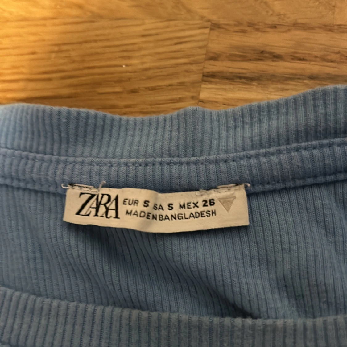 Tröja med volanger - 90