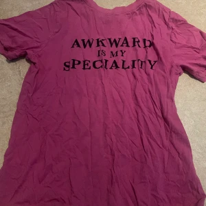 Rosa tshirt - Enda defekten är att den ör skrynklig men det går att fixa med strykjärn. 