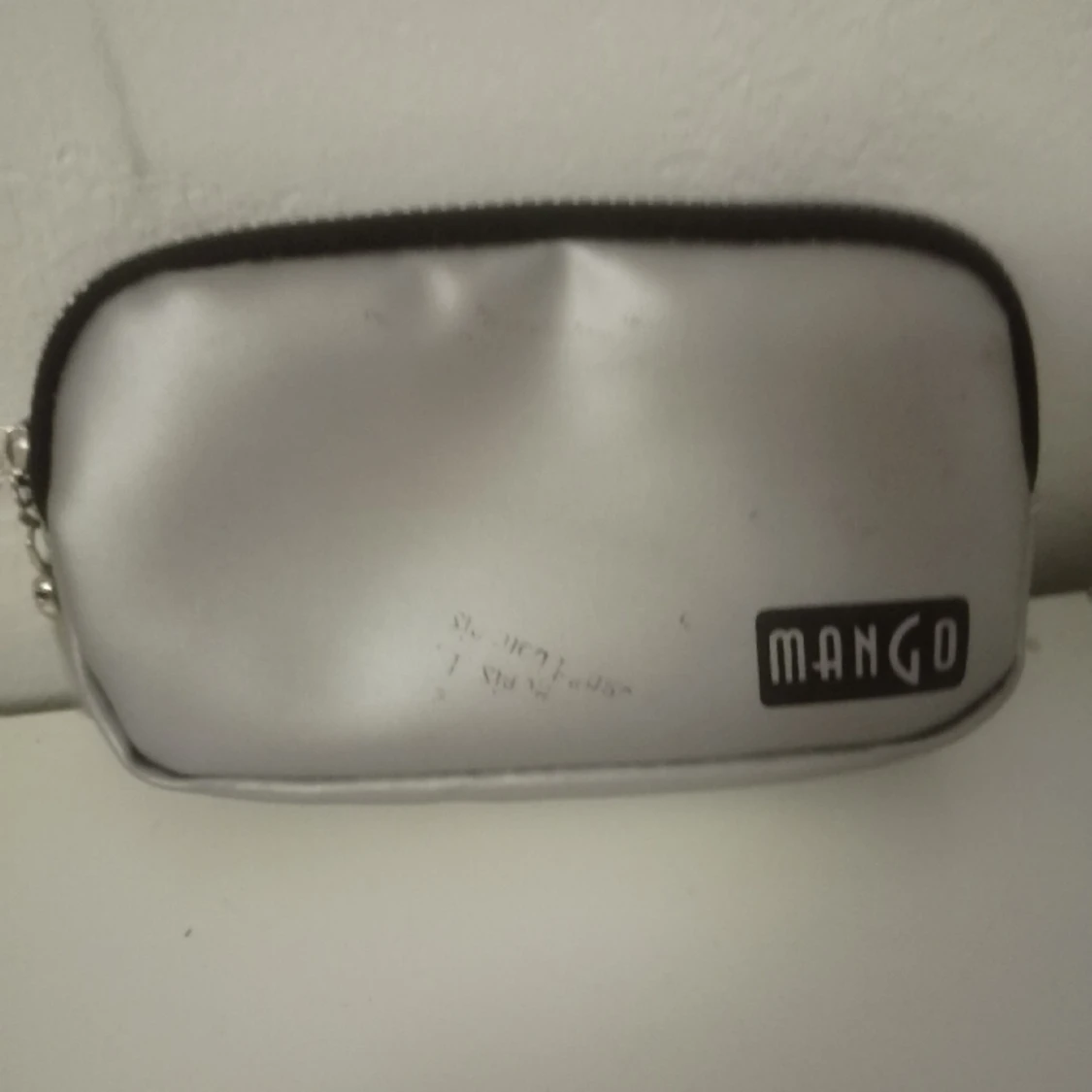 Silver metallic necessär Mango