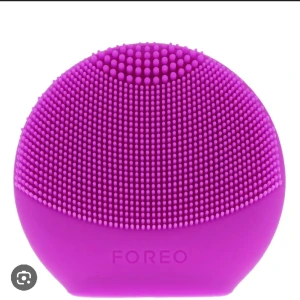 Foreo  - Säljer min foreo som inte kommer till användning 💙har den i blå, knappt använd och fungerar som den ska 🌸