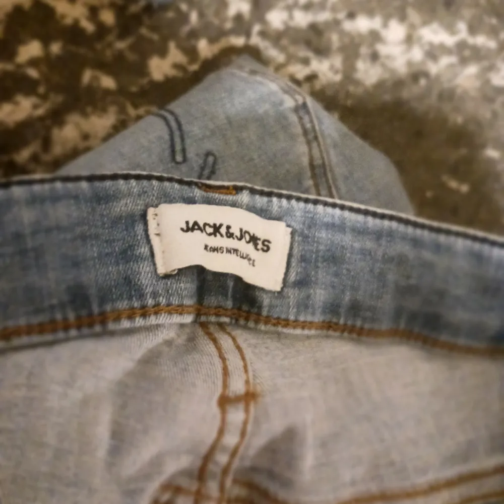 Köp Upptäck de senaste jeanstrenderna och intryck med kläder från Jack & Jones®. Se bra ut & må bra med Jack & Jones®, med outfits för alla tillfällen. Shoppa nu. Ny stilinspiration. Senaste män stiöen som även dina flickvänner kan låna . Jeans & Byxor.