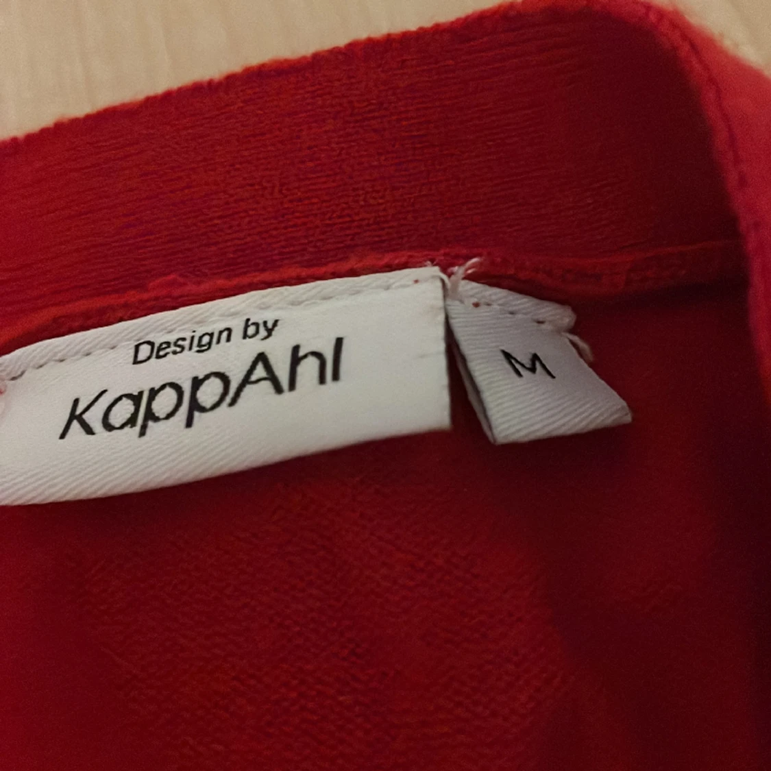 Fin röd kofta  - 90