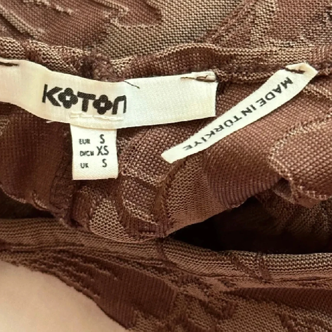 brun blommig klänning  - 91