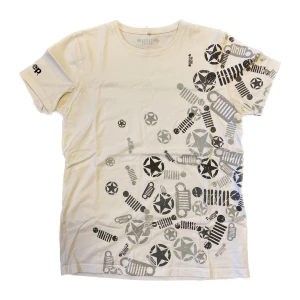 T-shirt med tryck  - T-shirt med tryck från jeep. Inte sätt några defekter. Strlk M