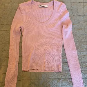 Fin rosa tröja från Zara i Stl S. Säljer den för den inte passar mig. Säljer för 100kr