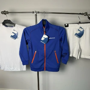 Träningskläder Babolat  - Helt nya träningskläder Babolat. Storlek: 134/140 (8-10 år), pojke. Säljes ihop.