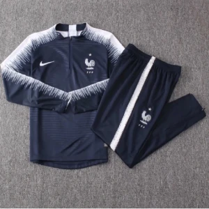Frankrike Tracksuit 🇫🇷  - Köpt: Jersey FC (1500kr) Skick: 10/10 Använd: nästan aldrig använd