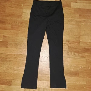Kostymbyxor - Tighta kostymbyxor från NA-KD i storlek M men passar även S använd ca 3 gånger 