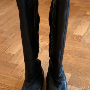 Stövlar i läder från Rosa Negra - Stövlar i läder mm från Rosa Negra.