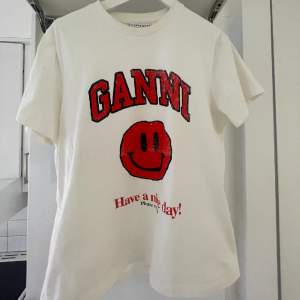 Super fin T-shirt från Ganni som ej kommer till användning! Köpt för 995kr på Gannis egna hemsida 🩷