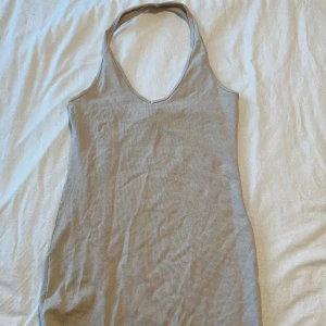 Klänning - Helt ny halterneck klänning med lapparna kvar på☁️Frakt tillkommer📦