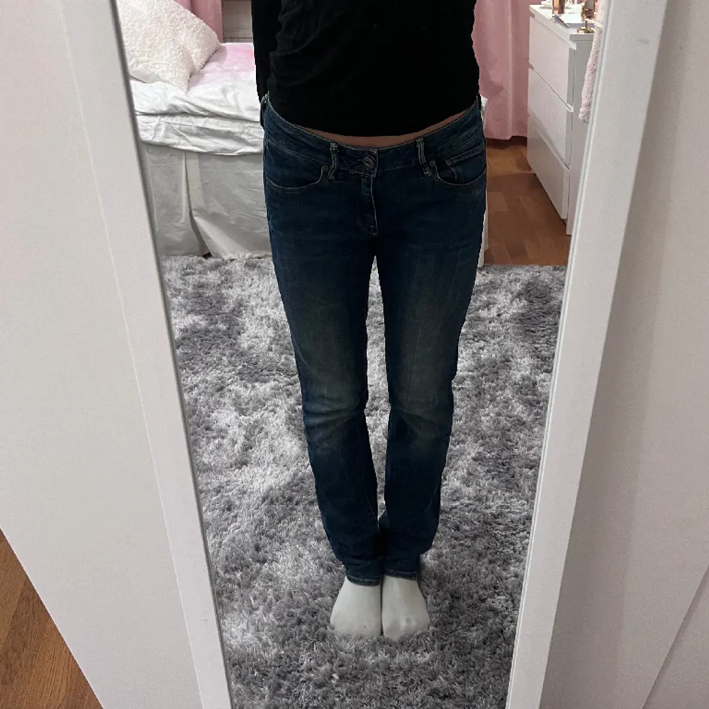 Så snygga jeans i mycket bra skick⭐️straight/skinny fit💞. Jeans & Byxor.
