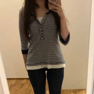 Randig tröja - Gullig tröja med trekvartsärm 💙 sitter som S 