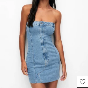 Jeans klänning - Jeans klänning från PULL&BEAR. Endast testad. Nypris 399 säljes för 200.  Storlek S