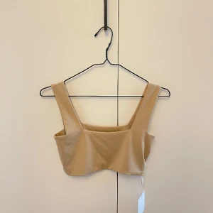 Nya topp - Oanvänd i stl S till M