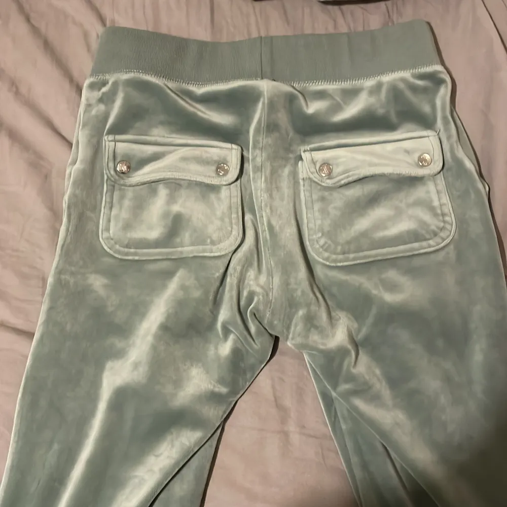 Gröna juicy byxor. Inga defekter har inte andvänt på ett tag . Jeans & Byxor.