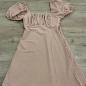 Klänning - Aldrig använd