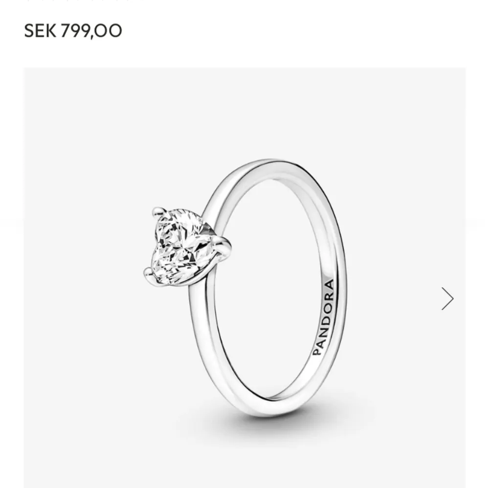 Pandora ring, den var för liten för mig🙃 Den är i storlek 925(50). Använd nån gång, priset kan diskuteras 💗. Accessoarer.