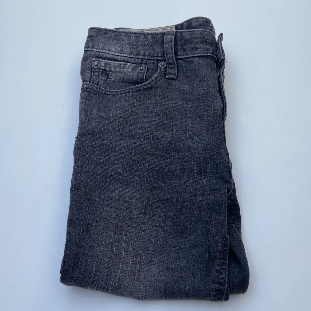 Säljer dessa Ralph Lauren jeans på grund av att det inte passa mig. Skick 7/10 Storlek 14-16 år 164-170 cm. Om ni har några frågor är det bara att skriva.  Mvh SVC. Jeans & Byxor.