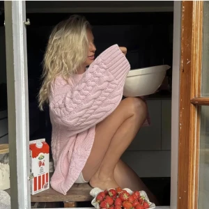 Gina tricot kabelstickad - Säljer exakt samma tröja som på första bilden men i LJUSBLÅ🌸 Från Gina Tricot