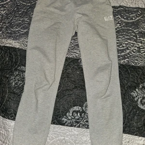 Armani mjukisar - Passar xs också beroende på hur man vill att dom sitter.