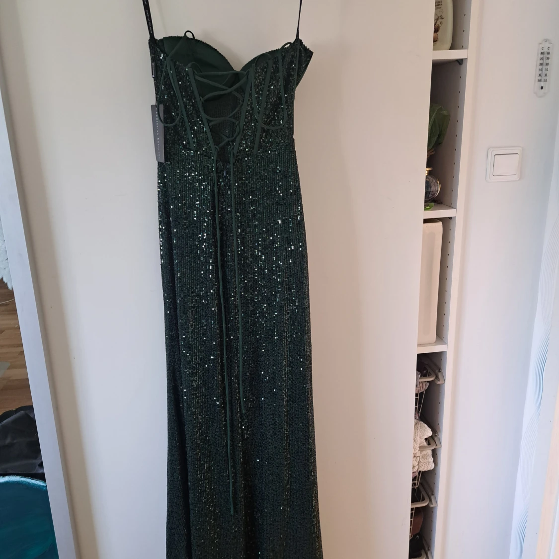 Grön glittrig balklänning - 93