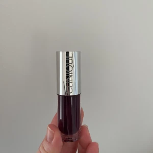 Clinique - Läppolja från clinique oanvänd. Är inte jättepigmenterad 