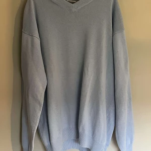 Stickad bomulls tröja - Stickad bomulls tröja från Baz, i gott skick! Storlek L