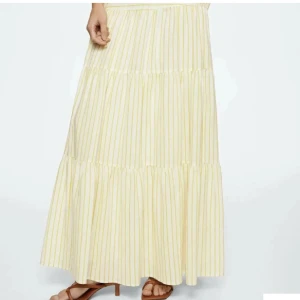 Maxikjol - Jättefin kjol som knappt är använd! Storlek M passar mig som brukar ha S/M. Nypris 600