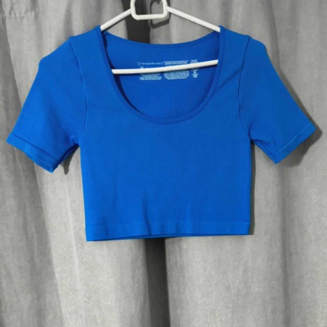 Väldigt fin blå topp i perfekt skick.