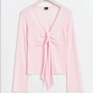 Rosa topp - Säljer denna söta topp från Gina tricot. Endast använd en gång💕