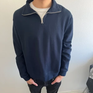 Halv zip Tröja - Helt ny Halv Zip från Zara , aldrig använt den 10/10 skick ( priset kan sänkas vid snabb affär )