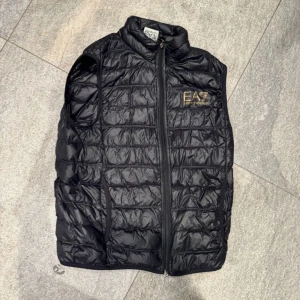 EA7 väst - Väst från Emporio Armani(äkta) Fint skick  