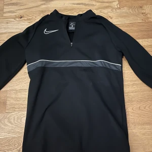 Barn Nike tröja - Nyskick, strl 147-158 för barn