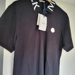 Pické Moncler - Helt nytt pické Moncler str large pris kan diskuteras 