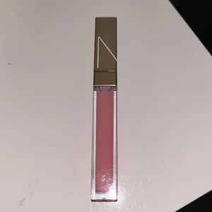 Nars turkish delight - Testad på armen bara Färg - turkish delight Läppglans från nars Nypris - 375