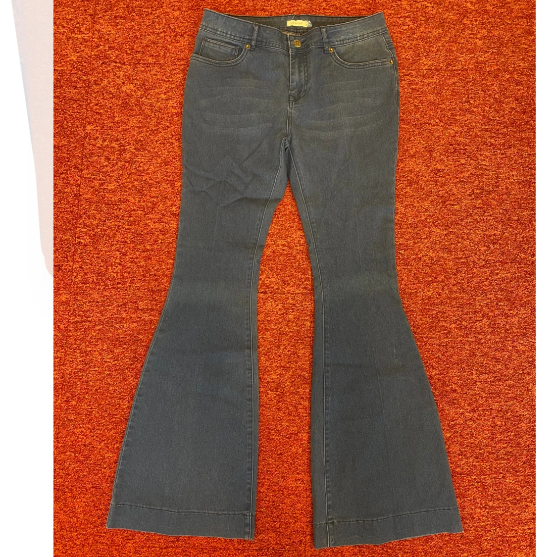 Mörkblåa bootcut jeans