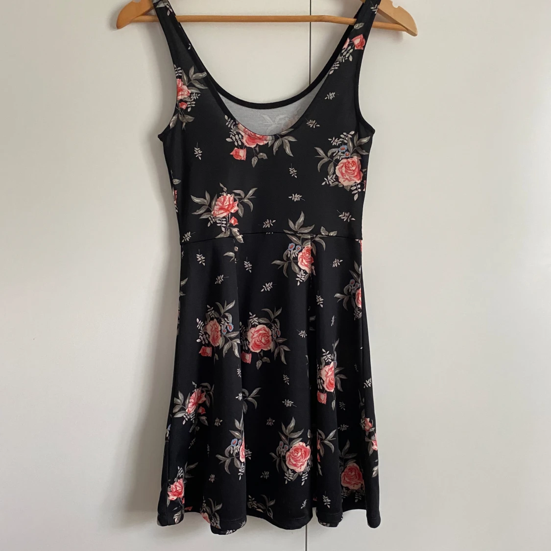 NWOT H&M Divided kort blommig klänning 34 - 91