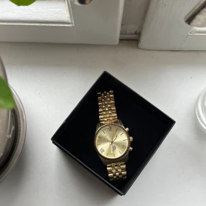 Guldklocka - Säljer denna fina guldklocka från US Polo Assn