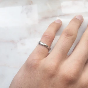 Ring från Yomie 💕 - Yomie har fina kvalitativa prisvärda ringar som endast kostar 119kr 💕 Alla är vattentäta och gjorda av rostfritt stål 💛 Ringarna orsakar alltså inga utslag 💛 För fler frågor/bilder skicka ett meddelande💕