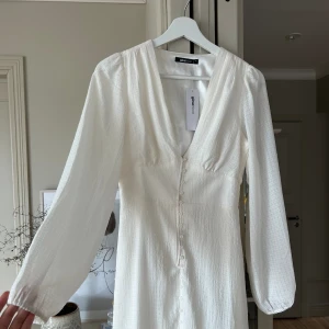 Adoore liknande - Adoore liknande klänning.  Helt ny, från Ginatricot. Säljer pga att den är för liten för mig:(