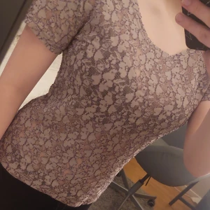 Tröja - Genomskinlig tröja som jag säljer då den ej kommer till användning