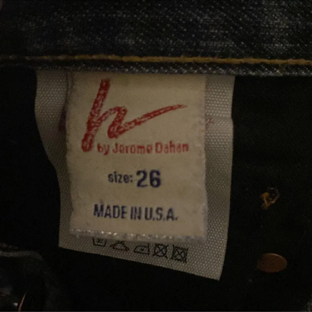 Säljer ett par jeans som ja köpte på plick men som tyvärr var för stora❤️lånade bilder. Jeans & Byxor.
