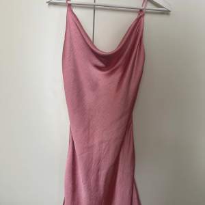 Fin klänning välbevarad från Gina tricot 