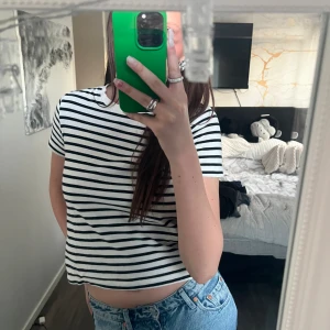 Zara T-shirt - Randig stickad T-Shirt från zara.