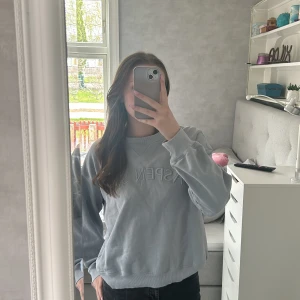 Blå huddie  - Jätte fin huddie💕 haft den jätte länge men använder bara inte så ofta💖